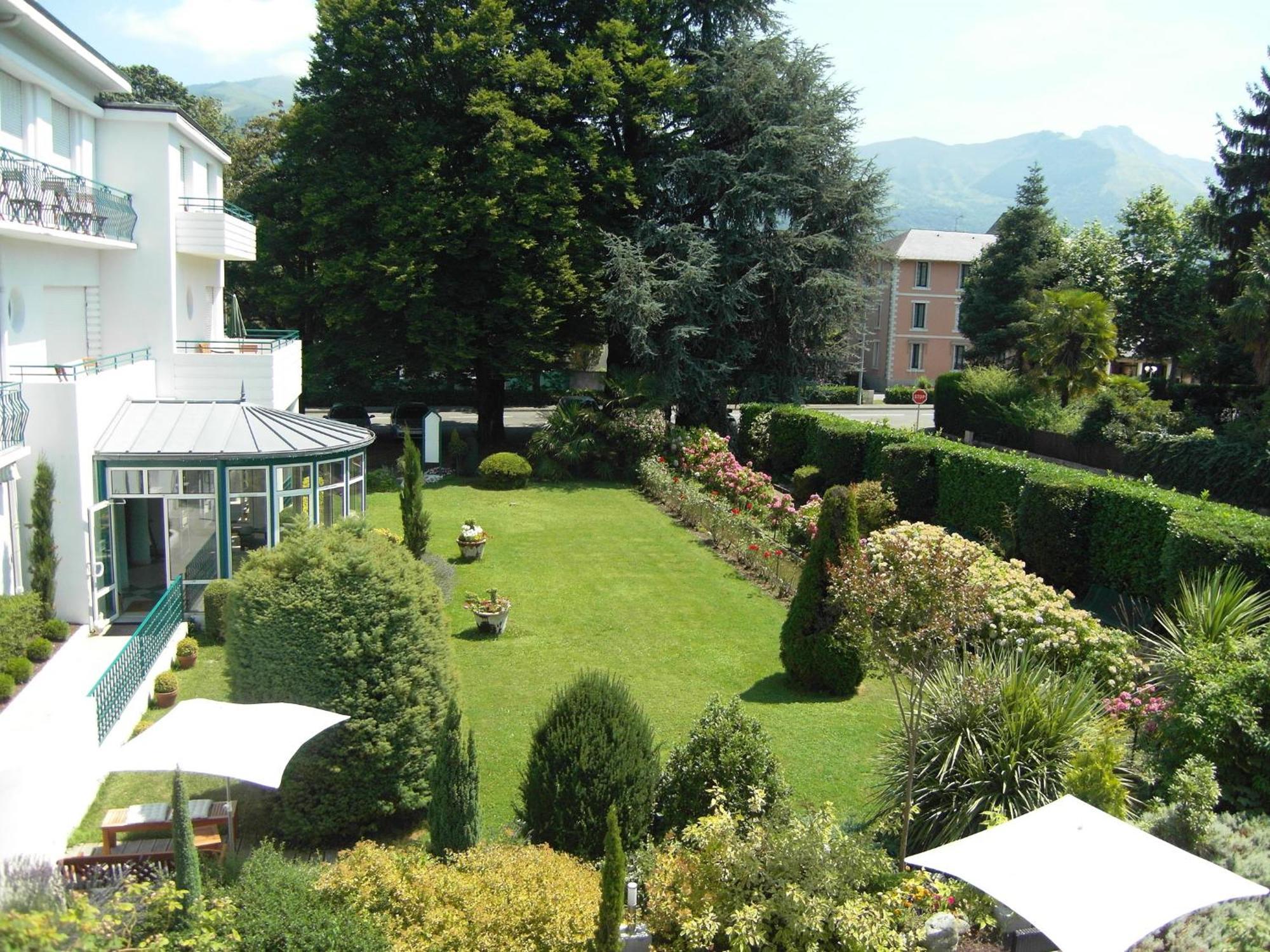 Logis Hotel Le Miramont Argeles-Gazost ภายนอก รูปภาพ