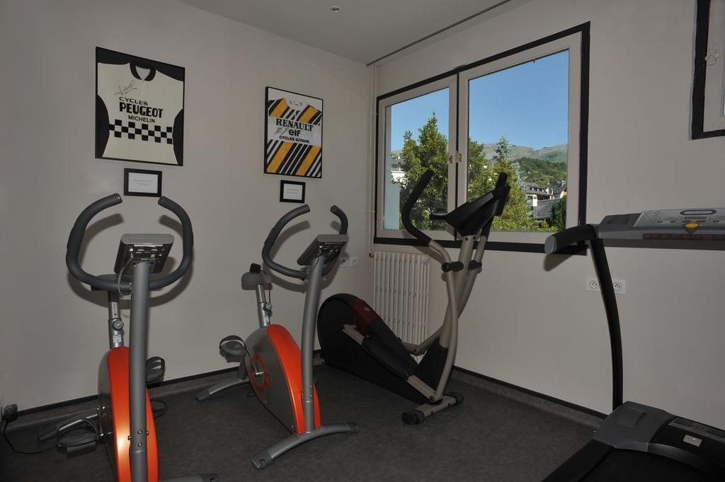 Logis Hotel Le Miramont Argeles-Gazost ภายนอก รูปภาพ