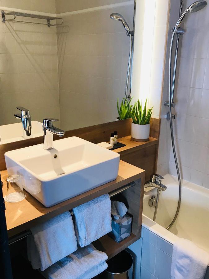 Logis Hotel Le Miramont Argeles-Gazost ภายนอก รูปภาพ